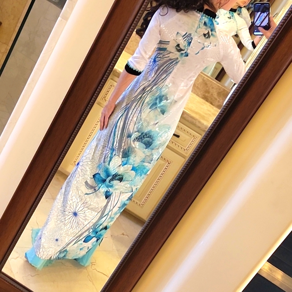 Gorgeous Vietnamese áo dài - Long Tunic Over Pants,  XS - Picture 8 of 16